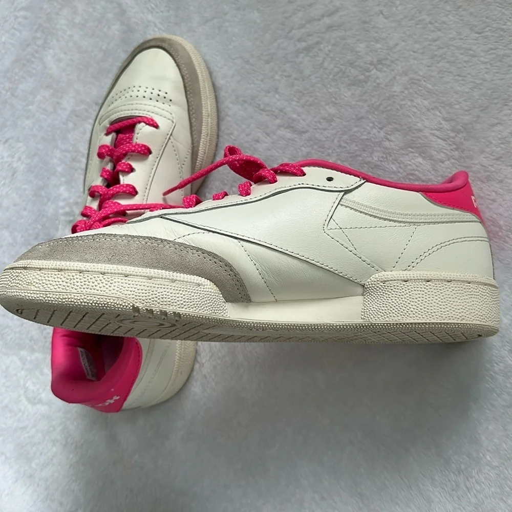 Reebok Retro Low Top Sneakers Shoes Women 10 Suede Hot Pink Sporty Skater Grunge